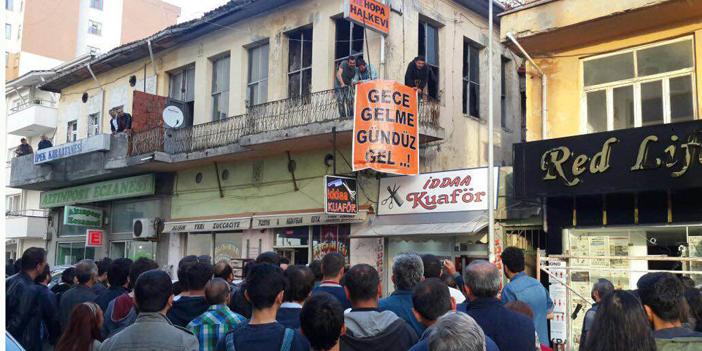 Arhavi Arhavizyon HOPA HALKEVİ BİNASININ KUNDAKLANMASI PROTESTO